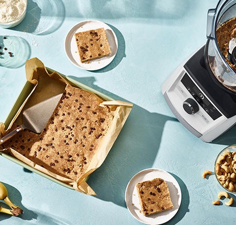 No-Bake Cashew, Date & Banana Blondies Recipe