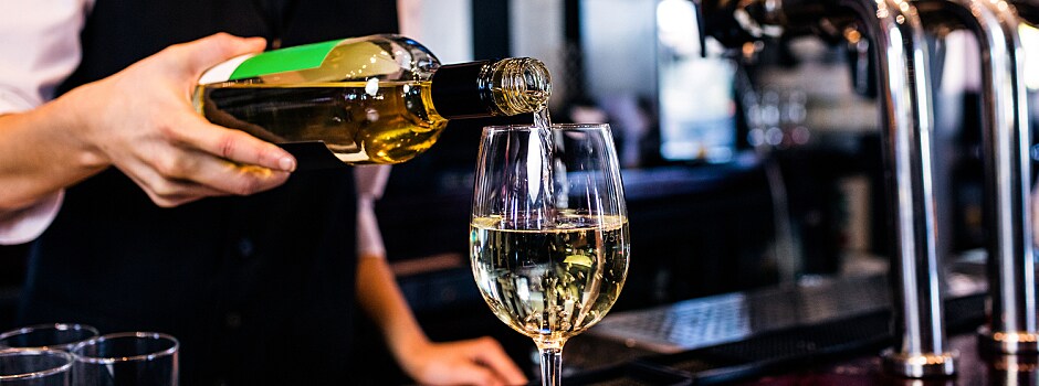 do-you-need-a-liquor-license-at-your-restaurant-main.jpg	