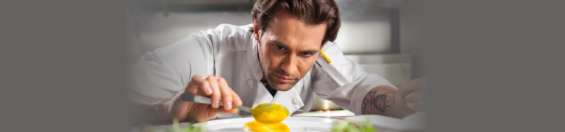 chef-using-vitamix-machine
