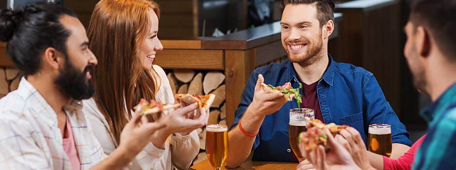 is-restaurant-franchising-for-you-a-look-at-the-pros-and-cons-main.jpg	