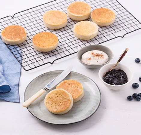 Vanilla Crumpets with Cinnamon Cream Vanilla Crumpets with Cinnamon Cream 470x449.jpg