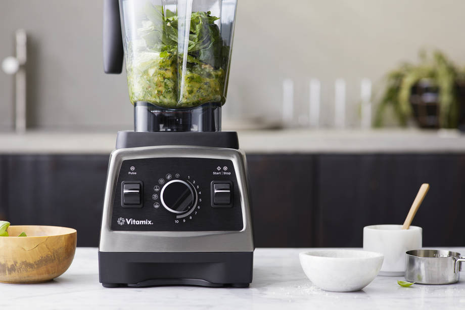 basil walnut pesto blending