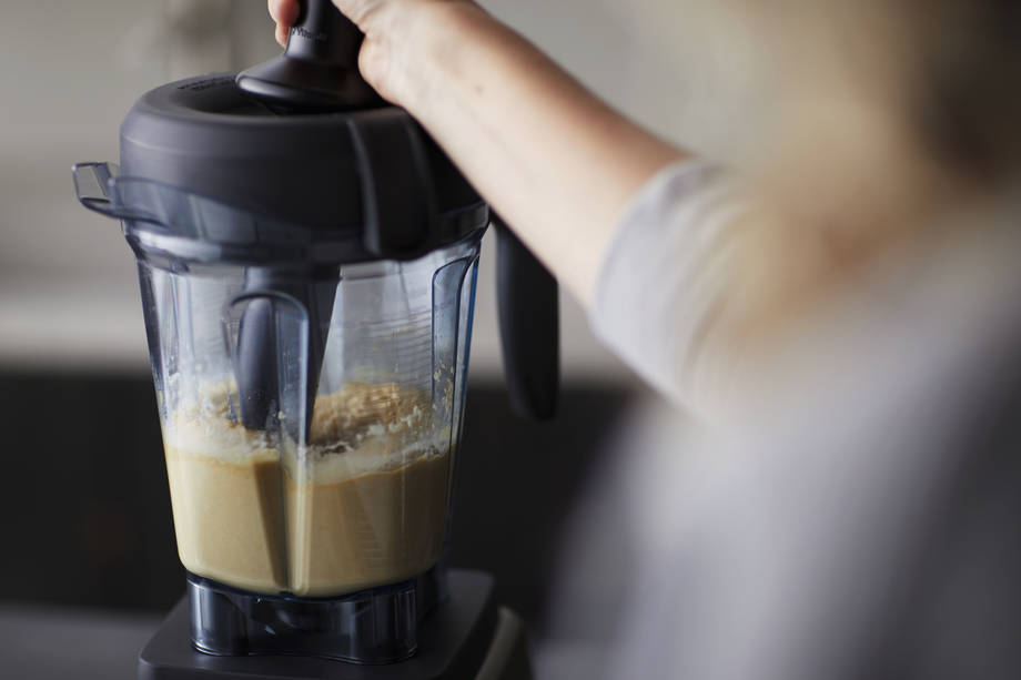 hummus processing in a blender